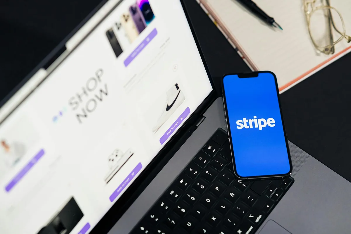 Philippine ecommerce seller accepting BillEase BNPL payment on a smartphone at checkout
